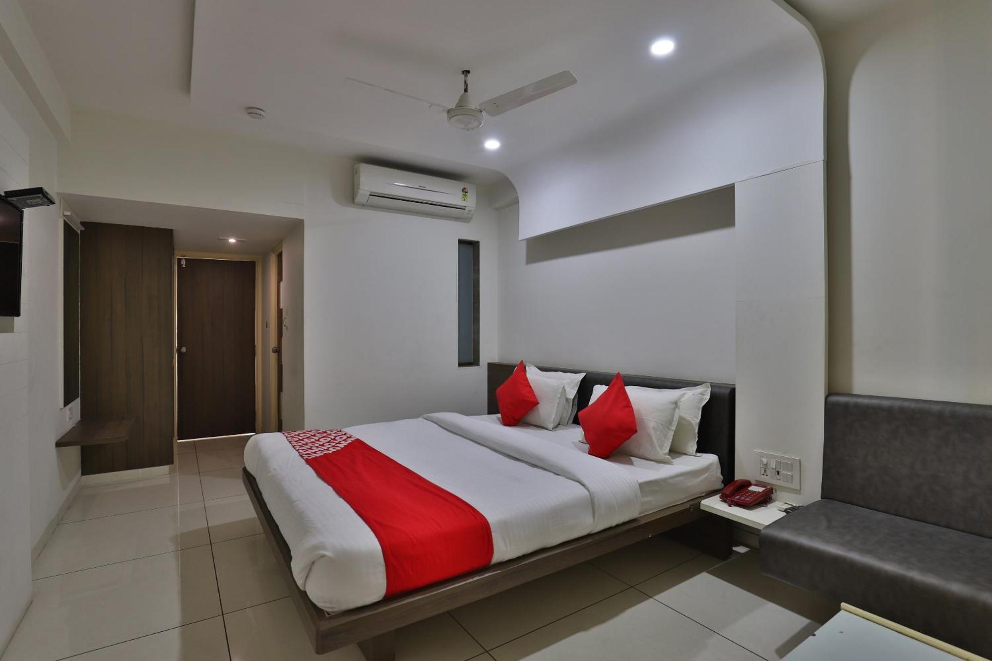 Collection O Hotel Panchsheel วาโดดารา ภายนอก รูปภาพ